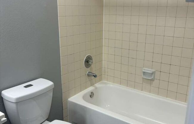 2 beds, 1 bath, 850 sqft, $1,575, Unit 1107 D5