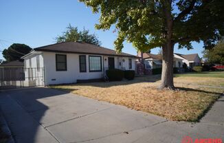 Darling Home in Central Bakersfield!