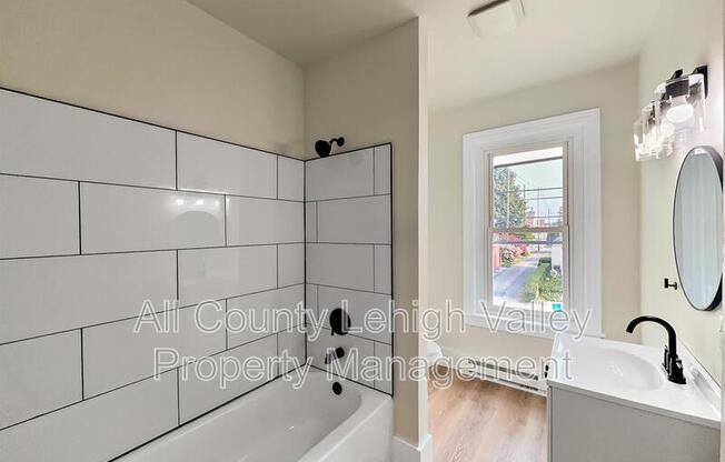 122 E GOEPP ST
