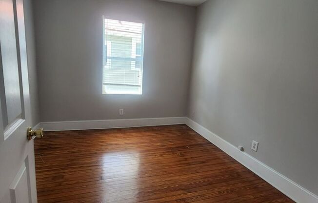 2 beds, 1 bath, $1,900, Unit APARTMENT B