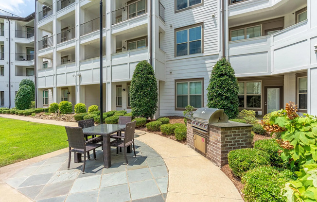 Outdoor Grill and Dining Space at Riverhouse Apartments in Little Rock, Arkansas