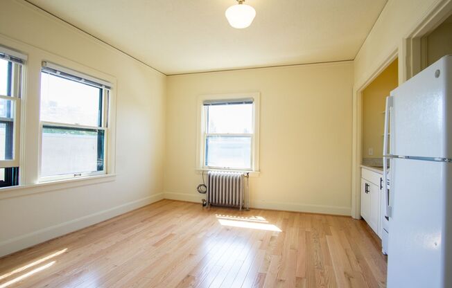 Just Renovated: Top Floor Corner Studio in Hollywood!