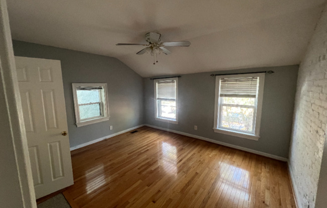 1223 I ST SE