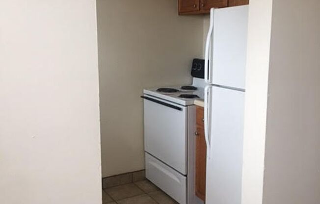 2 beds, 1 bath, 775 sqft, $1,060, Unit 628 Southcrest Court #1