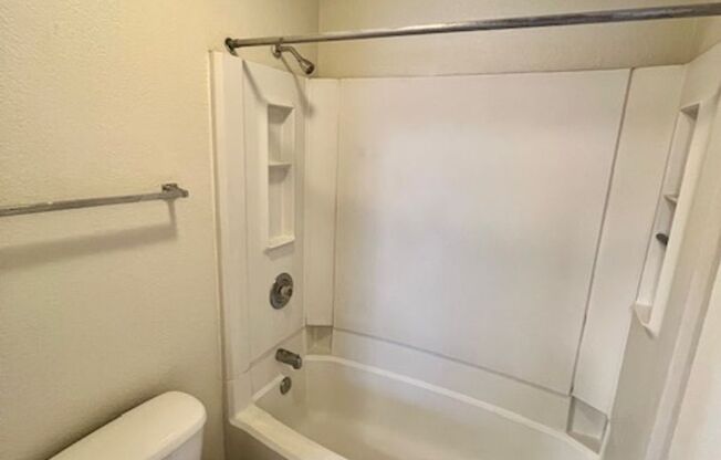 2 beds, 2 baths, 948 sqft, $1,795, Unit 52