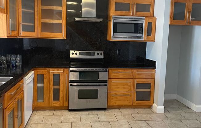 KEMPSVILLE LAKEFRONT TOWNHOUSE FOR RENT!