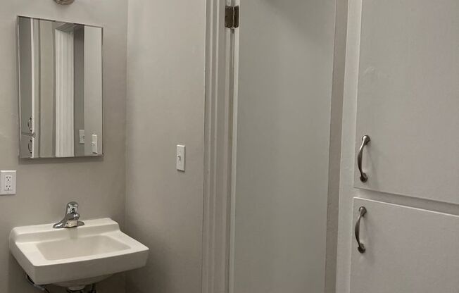 1 bed, 1 bath, 541 sqft, $1,595, Unit 1948-215