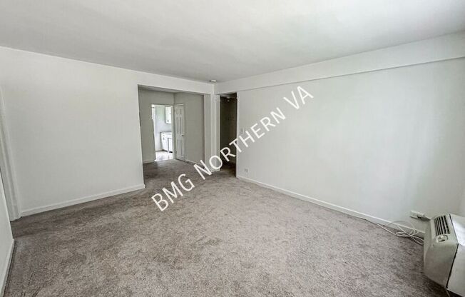 214 N GEORGE MASON DR