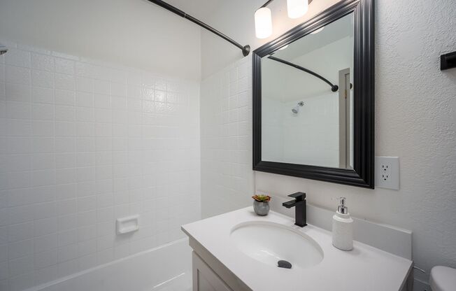 2 beds, 1 bath, 750 sqft, $1,295, Unit H9