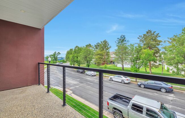 Modern End Unit townhouse w attached 2 car garage!!