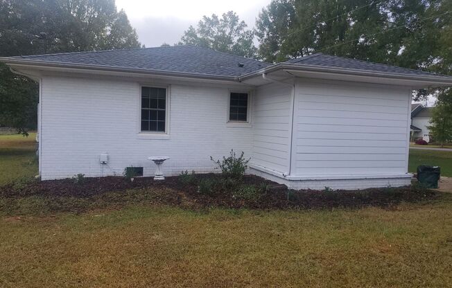Newly Renovated 3 bedroom Single Family House!
