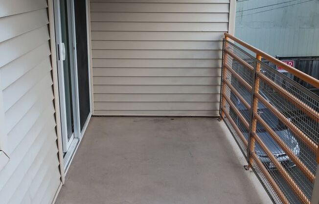 1 bed, 1 bath, 586 sqft, $1,800, Unit 208