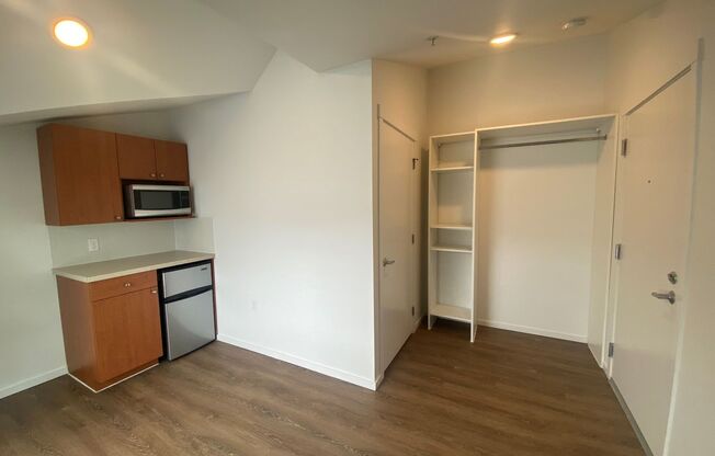 Studio, 1 bath, 175 sqft, $1,195, Unit 4514