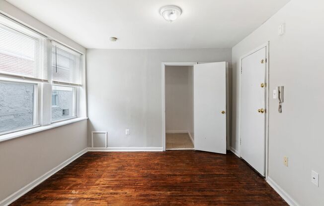 Studio, 1 bath, 280 sqft, $890, Unit A24