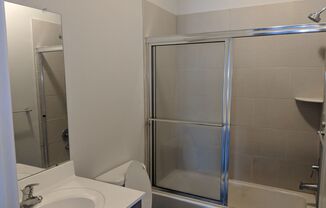 2 beds, 2.5 baths, $2,800, Unit 213