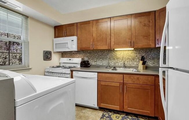 2 beds, 1 bath, 1,140 sqft, $1,940, Unit 180-A