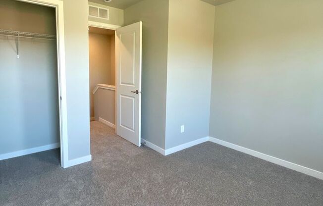 2 beds, 1.5 baths, 1,001 sqft, $1,295, Unit Unit 1 - Building 5115