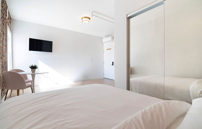 Studio, 1 bath, 223 sqft, $2,225, Unit 402