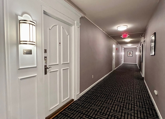 20 HAMMOND POND PKWY