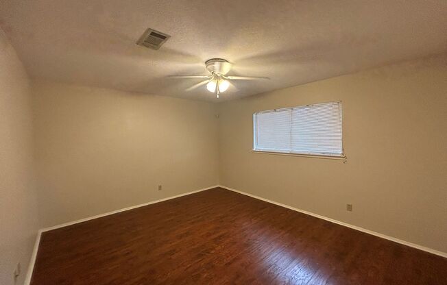 2 beds, 1 bath, $1,495