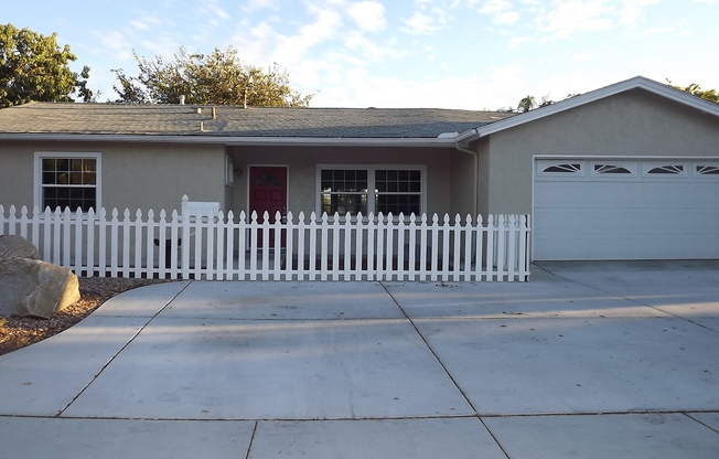Beautiful 3 bed 2 bath home with a Huge Back Yard in Santee!