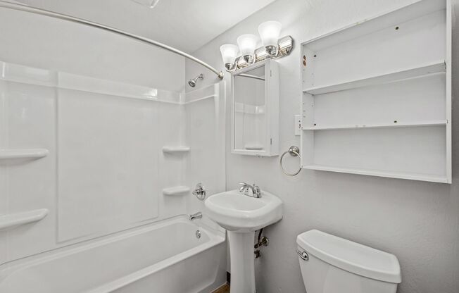 2 beds, 1 bath, 850 sqft, $949, Unit 10615 Lindberg Ave. C4 - Apt. 4