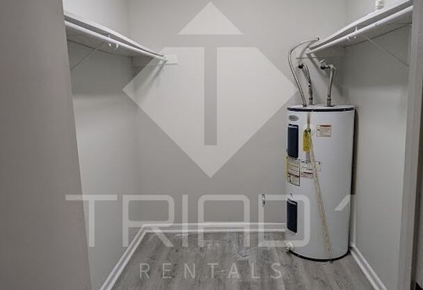 1 bed, 1 bath, 550 sqft, $750, Unit D