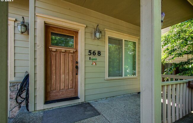 PET FRIENDLY! Spacious 4 Bed, 2.5 Bath Single Family Home in Newberg