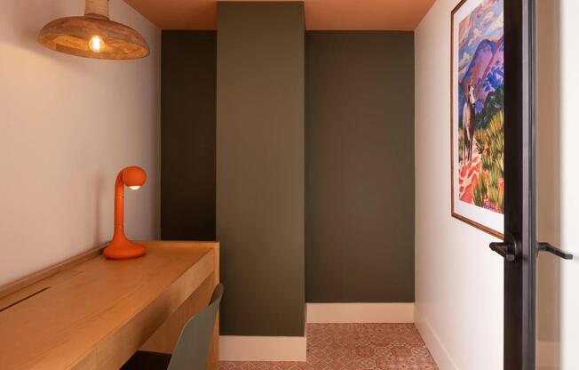 A private work nook at Modera Rio Salado offers a quiet space to focus in style.