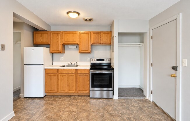 5 Colonial Village 1