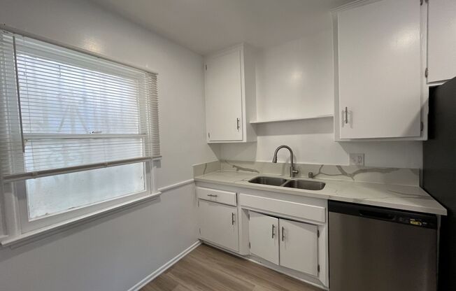 Studio, 1 bath, 595 sqft, $1,598, Unit 22