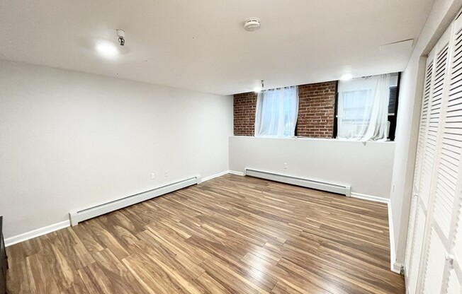 4 beds, 2 baths, $8,000, Unit 26