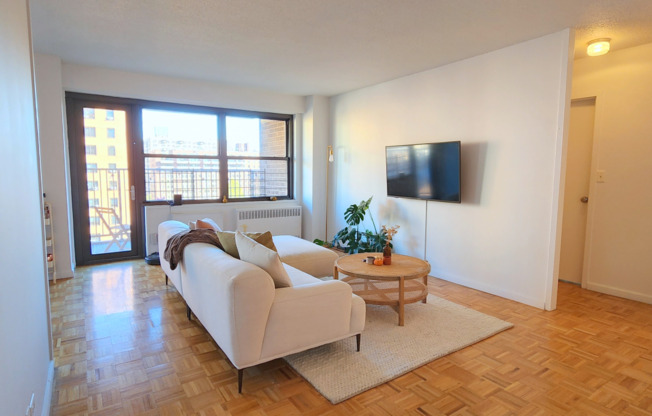 2 beds, 1 bath, $5,250, Unit 14B