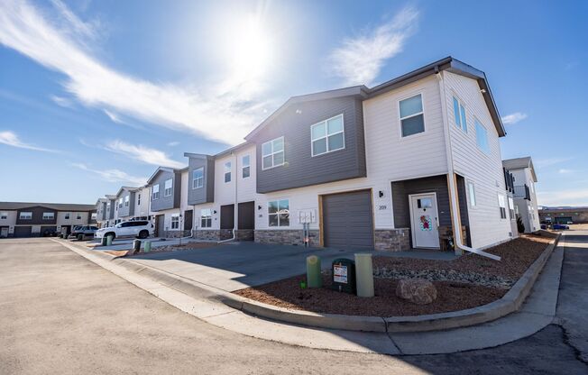 4 beds, 3 baths, $3,500, Unit 206