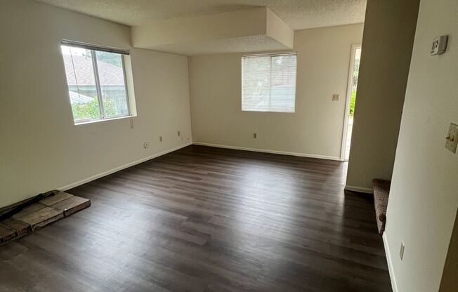 (LEASE PENDING) $2,125 - 3 Bedroom/1.5 Bath and Backyard. Christmas Tree Estates.