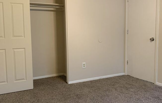 2 beds, 1 bath, 700 sqft, $945, Unit 9155