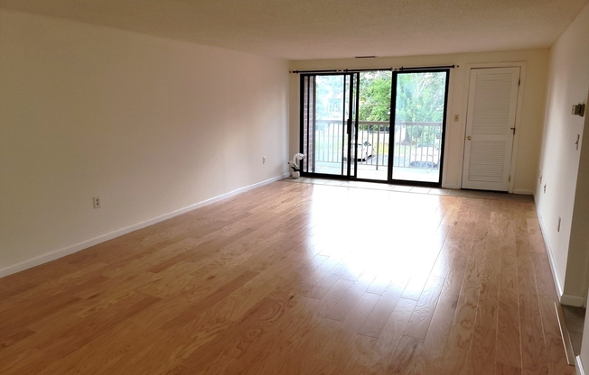 1 bed, 1 bath, 844 sqft, $2,400, Unit 207