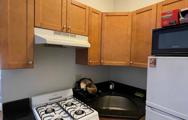 Studio, 1 bath, , $2,400, Unit 38