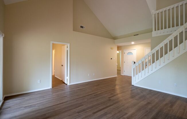 Charming 2-Bedroom Home with Versatile Loft Space – Prime Location!
