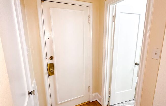 Studio, 1 bath, 365 sqft, $1,095, Unit 106