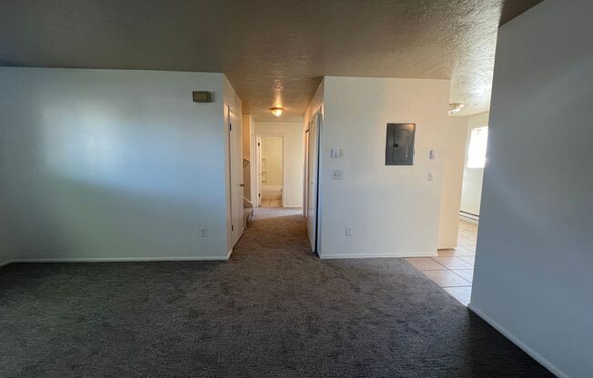 2 beds, 1 bath, $975, Unit 5105 Hawthorne # 12