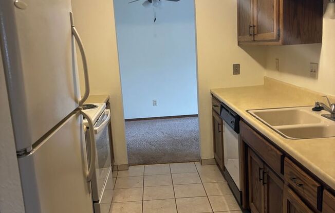 2 beds, 2 baths, 1,029 sqft, $1,229, Unit 1401 044