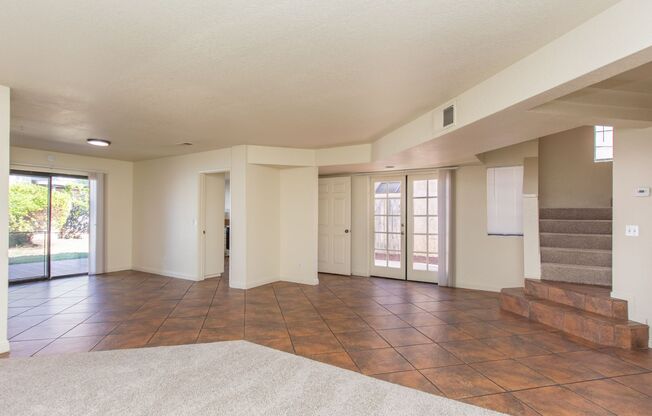 Highly Desirable 3 bedroom / 3 bath Cul-de-Sac Home in Escondido