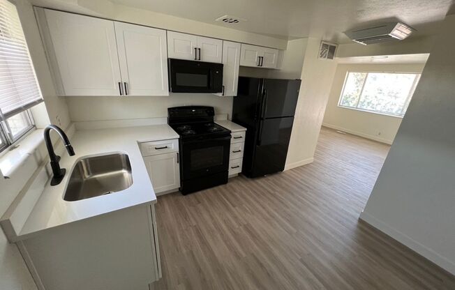 2 beds, 1 bath, 900 sqft, $1,250, Unit 13