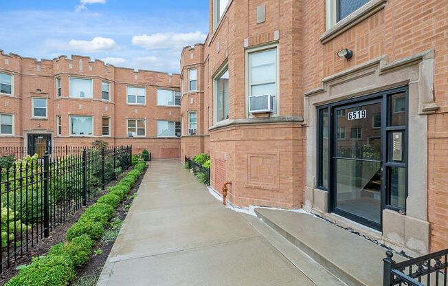 2 beds, 1 bath, $1,250, Unit 6519-Bsmt