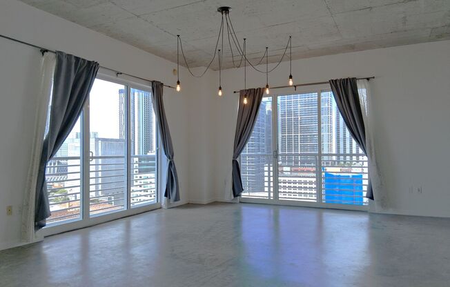 2 beds, 2 baths, $3,300, Unit UNIT: 2013