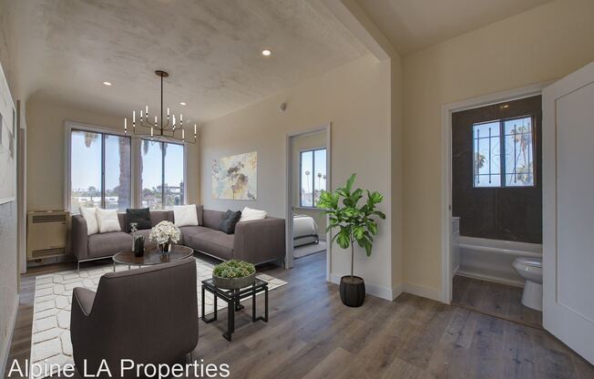 $1,625 & $1,825 – Spacious Junior 1 Bedroom & 1 Bedroom in Oakwood/East Hollywood