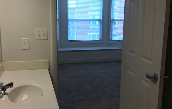 2 beds, 2 baths, 840 sqft, $1,875, Unit 4-0306