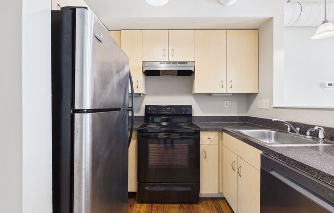 2 beds, 2 baths, 925 sqft, $1,600, Unit 404