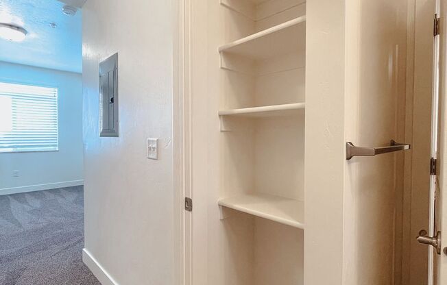 1 bed, 1 bath, 705 sqft, $1,250, Unit 544